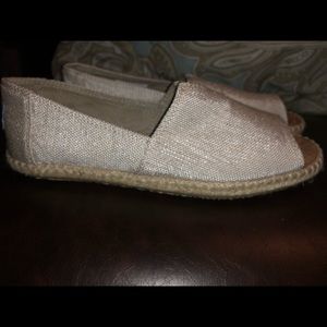Toms natural yarn dye open toe shoes size 7